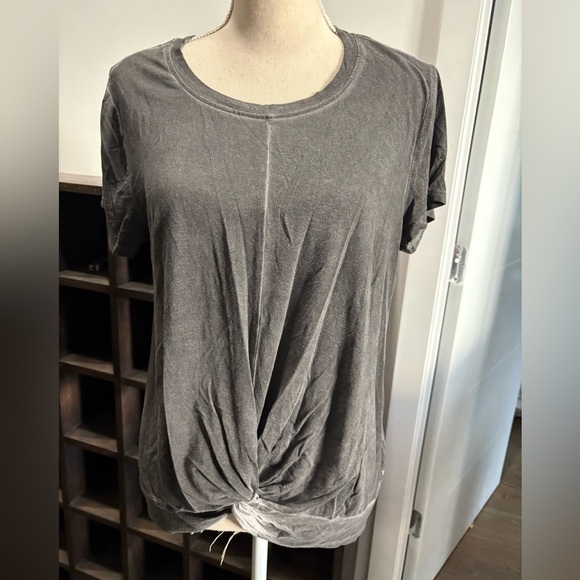 Cable & Gauge Twisted knot distressed Top - Picture 1 of 5